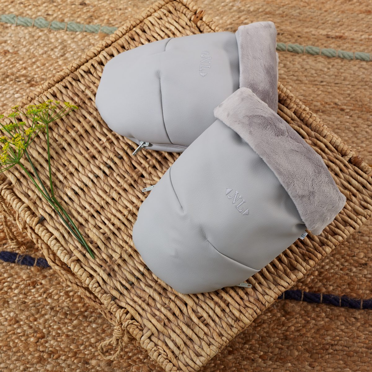 086559-00-1-Guantes-para-silla-Gris Kinderwagen-Handschuhe aus Kunstleder – warm gefüttert